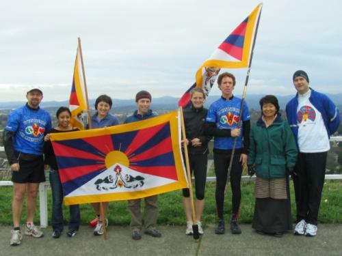 Tibetan Flag Runners - Mt Tolmie 10.03.2007